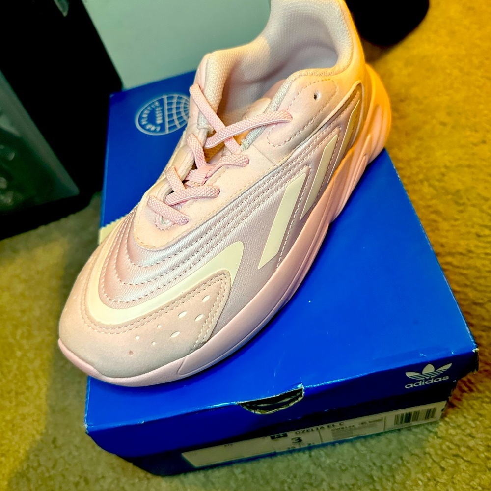 Adidas Ozelia Girls - Brand New